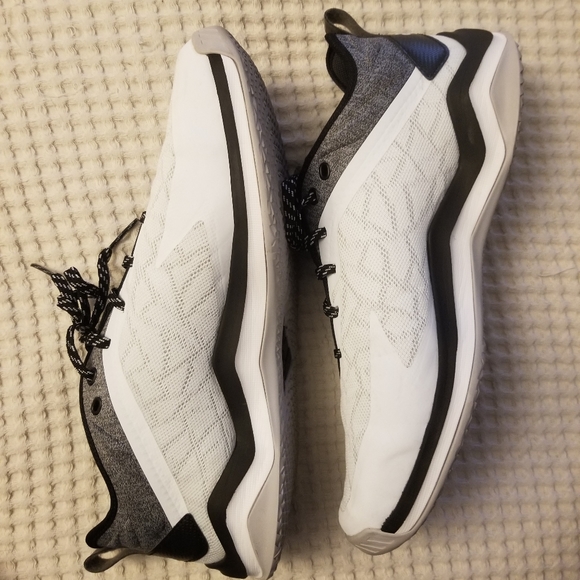 Shoes/Sneakers - Picture 3 of 7